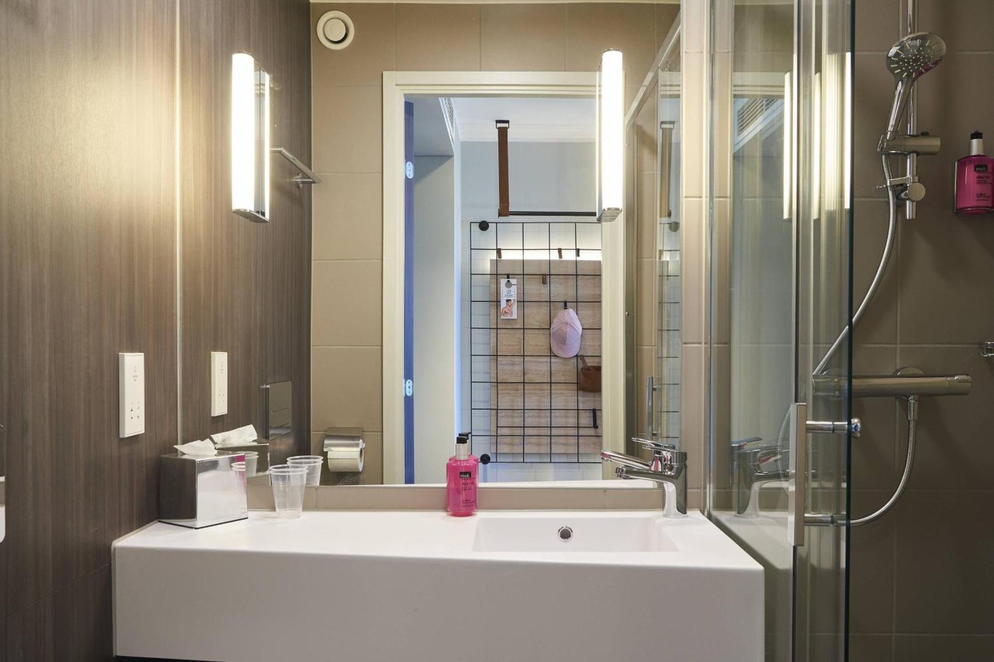 Moxy Birmingham Nec Hotell Bickenhill Eksteriør bilde
